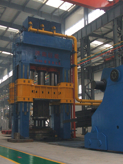 山東伊(yi)萊特8000T、100T操作機