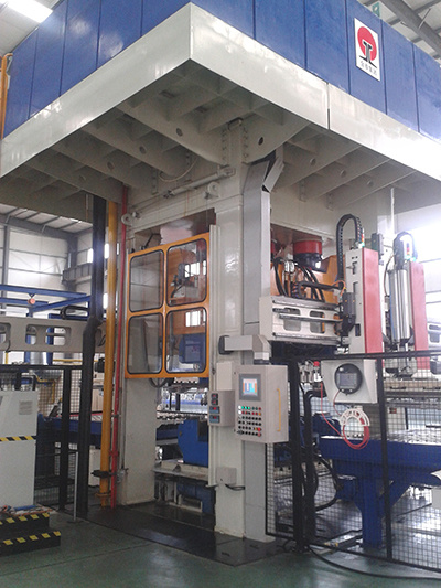 熱沖壓液(ye)壓機：山東(dōng)大王金泰(tai)800T