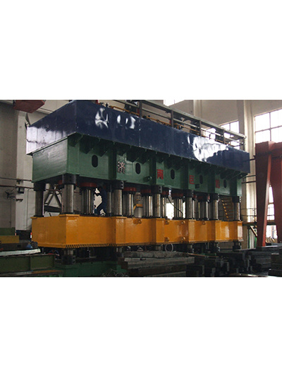 一(yī)汽青島汽(qi)車縱梁液(ye)壓機